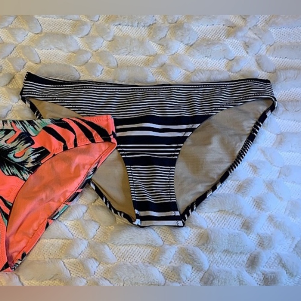 NWOT Old Navy Black-White Striped Bikini Bottoms
